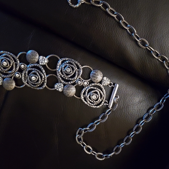 Beautiful Rose like Pattern Chain Belt - Picture 2 of 3